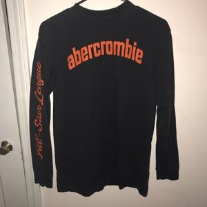 Long sleeve t-shirt.